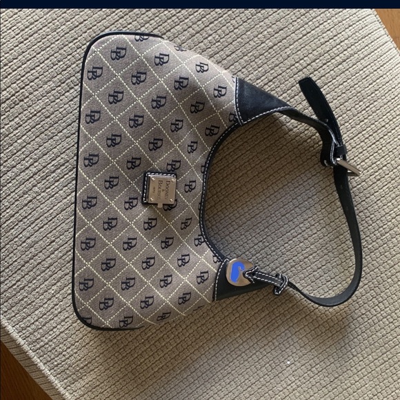 Dooney and Bourke purse - Picture 6 of 6